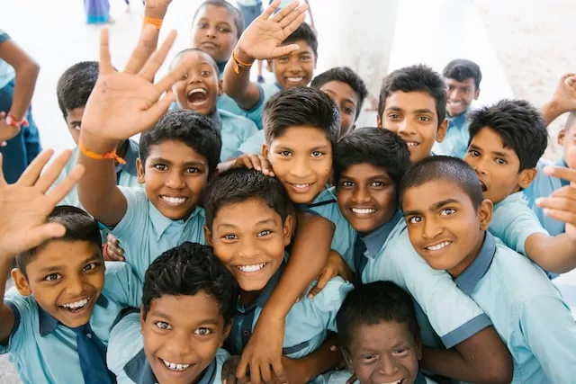 How to Say Hello Like a Local: Greeting Etiquette and Customs Around the World